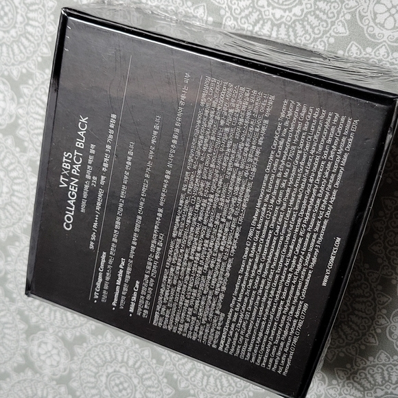 VT Cosmetics VT X BTS Collagen Pact, Black - Picture 4 of 12